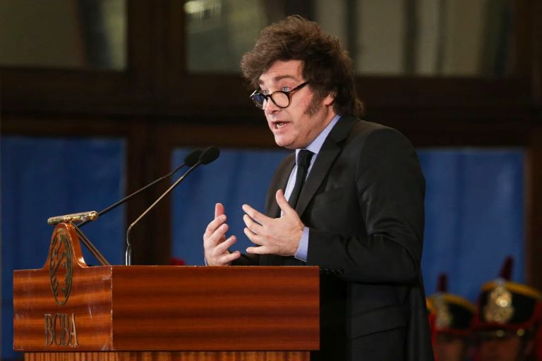 Milei vuelve a Madrid con una agenda relámpago entre la “batalla cultural” y el Foro Económico