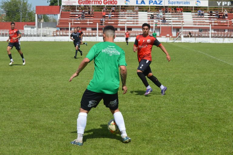 Fútbol: Ferro de Pico sigue su preparación para el Regional Federal y jugó otro amistoso
