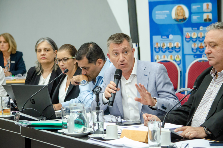 El ministro Bisterfeld cerró el análisis económico del Presupuesto 2026 y los diputados dieron dictámen favorable por mayoría