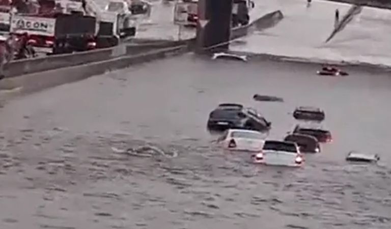 AMBA: autos bajo el agua en plena Panamericana por el temporal