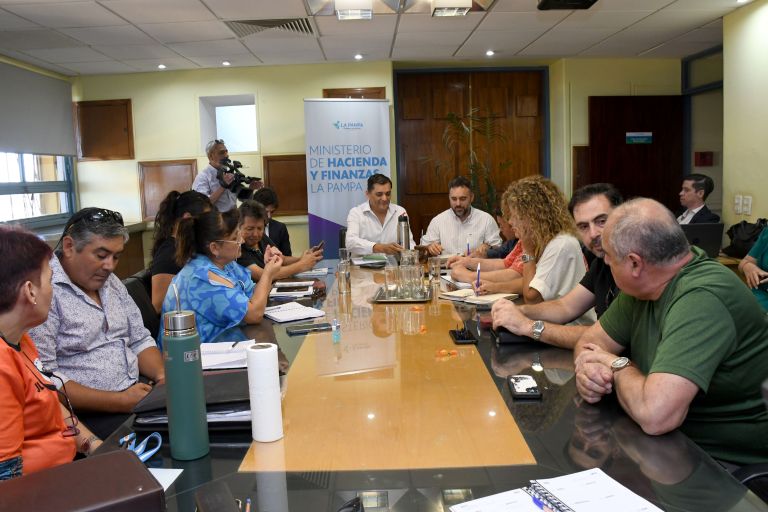 El Gobierno de La Pampa ofreció en la paritaria estatal cerrar el 2025 con aumento del 11% superior a la inflación
