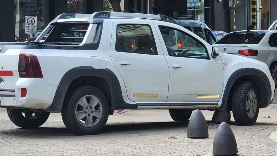 Santa Rosa: otro choque contra un bolardo en pleno microcentro