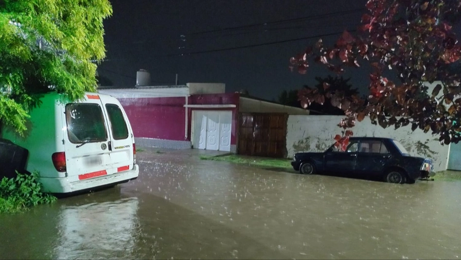 Fuertes lluvias anegaron calles en Santa Rosa y Toay