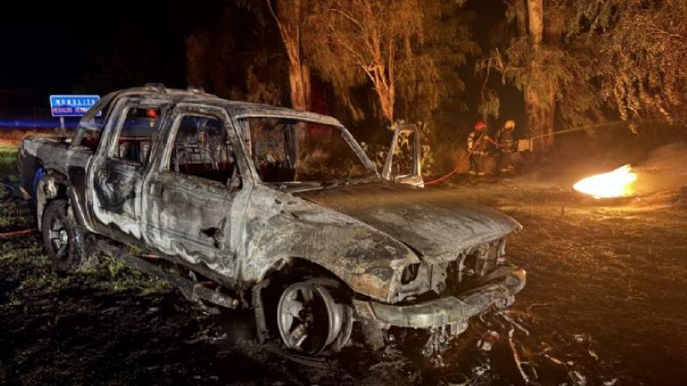 General Pico: se prendió fuego una camioneta y generó el incendio de pastizales