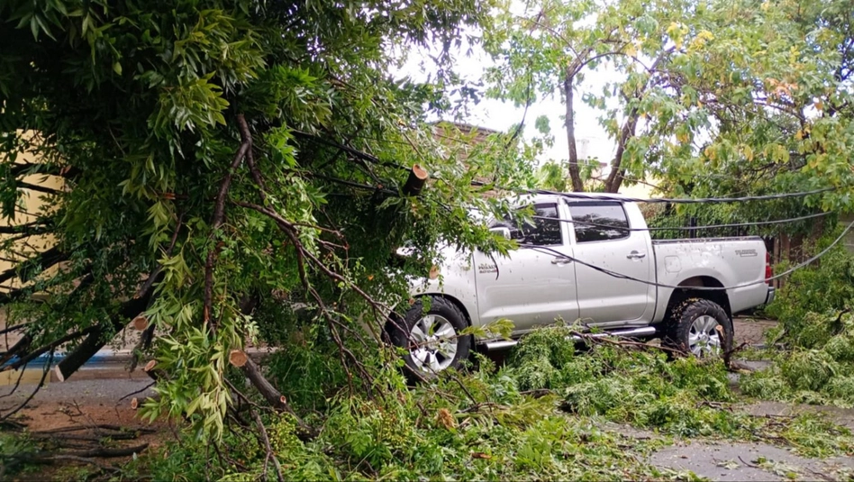 Santa Rosa: Di Nápoli confirmó que hay dos familias evacuadas y varias autoevacuadas tras el temporal