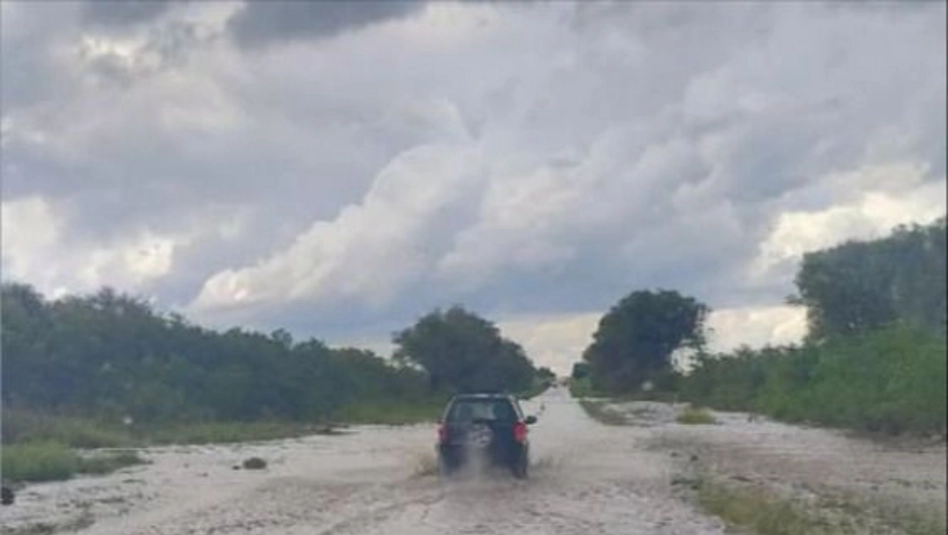 Ruta Nacional 35 entre Winifreda y Eduardo Castex: un tramo quedó inundado tras una fuerte tormenta