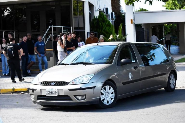 El arbitraje argentino se unió en un abrazo en Santa Rosa y hubo un multitudinario adiós a Emanuel Leguizamón