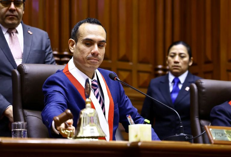Perú: el Congreso destituye al presidente José Jerí
