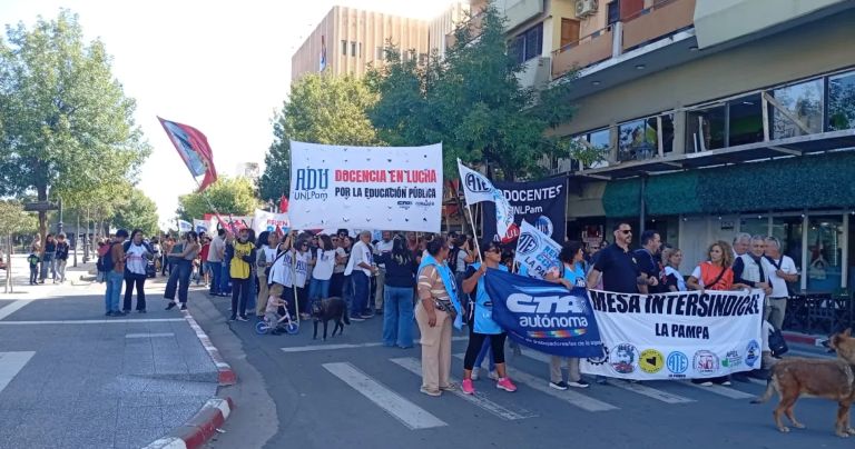 Santa Rosa: la Multisectorial de gremios salió a la calle contra la reforma laboral