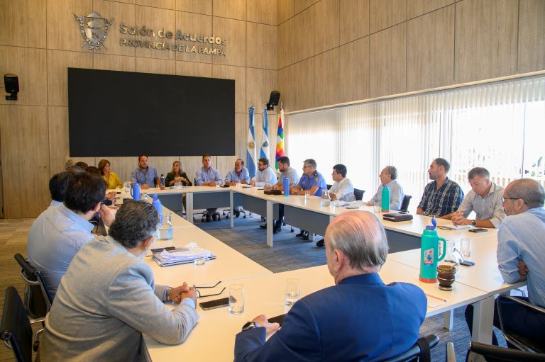 Santa Rosa: el Gobierno provincial evaluó el operativo por el temporal y coordina nuevas intervenciones en la ciudad