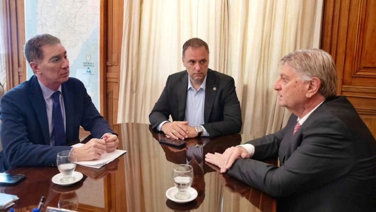 “Deudas, viviendas y rutas”, los planteos del gobernador Ziliotto ante autoridades nacionales