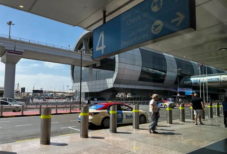 Medio Oriente: Irán atacó buques comerciales en el Estrecho de Ormuz y apuntó al Aeropuerto de Dubai