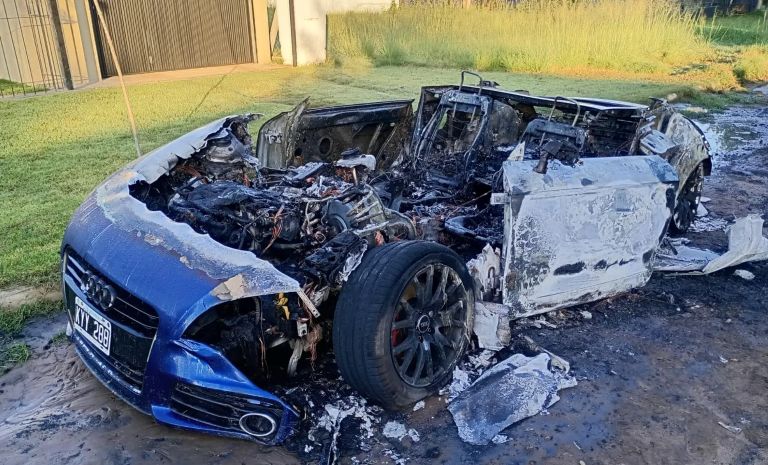 General Pico: prendieron fuego intencionalmente un auto de alta gama en el barrio Ranqueles