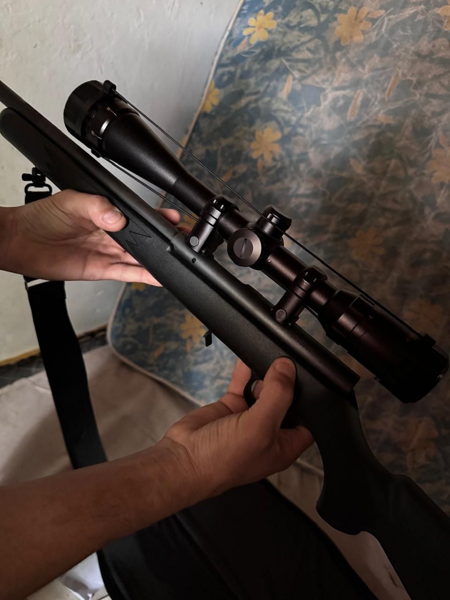 Telén: tras un allanamiento, secuestraron un arma de fuego y detuvieron a dos personas