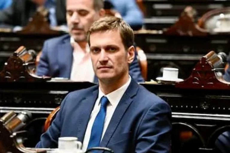 “Insólito”, diputado del PRO compró un rifle de aire comprimido por Internet e hizo saltar las alarmas de seguridad