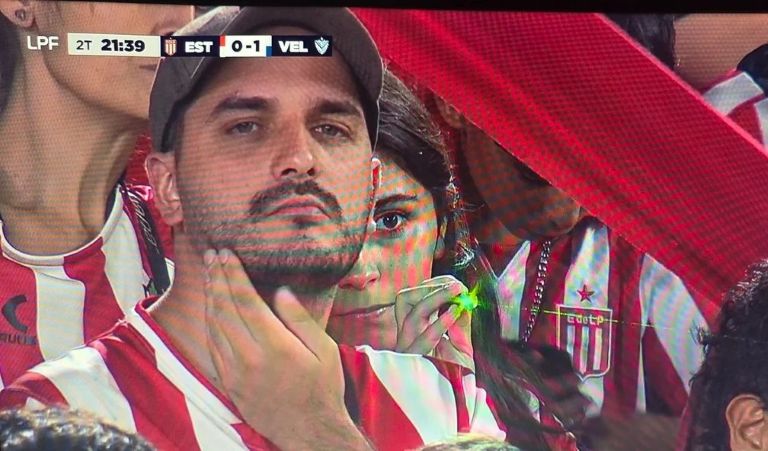 Fútbol: Aprevide y Estudiantes de La Plata buscan identificar a la mujer que apuntó con el láser al arquero de Vélez