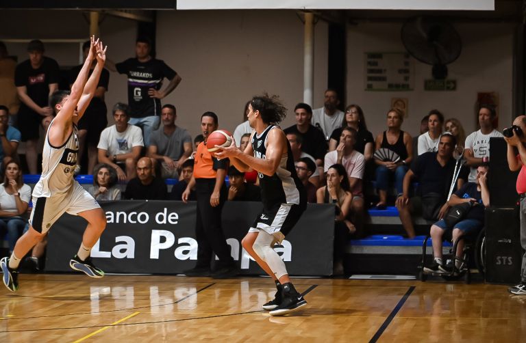 Básquetbol: Pico FBC venció a Gimnasia y Esgrima La Plata por Liga Argentina y se mantiene en la pelea con los de arriba