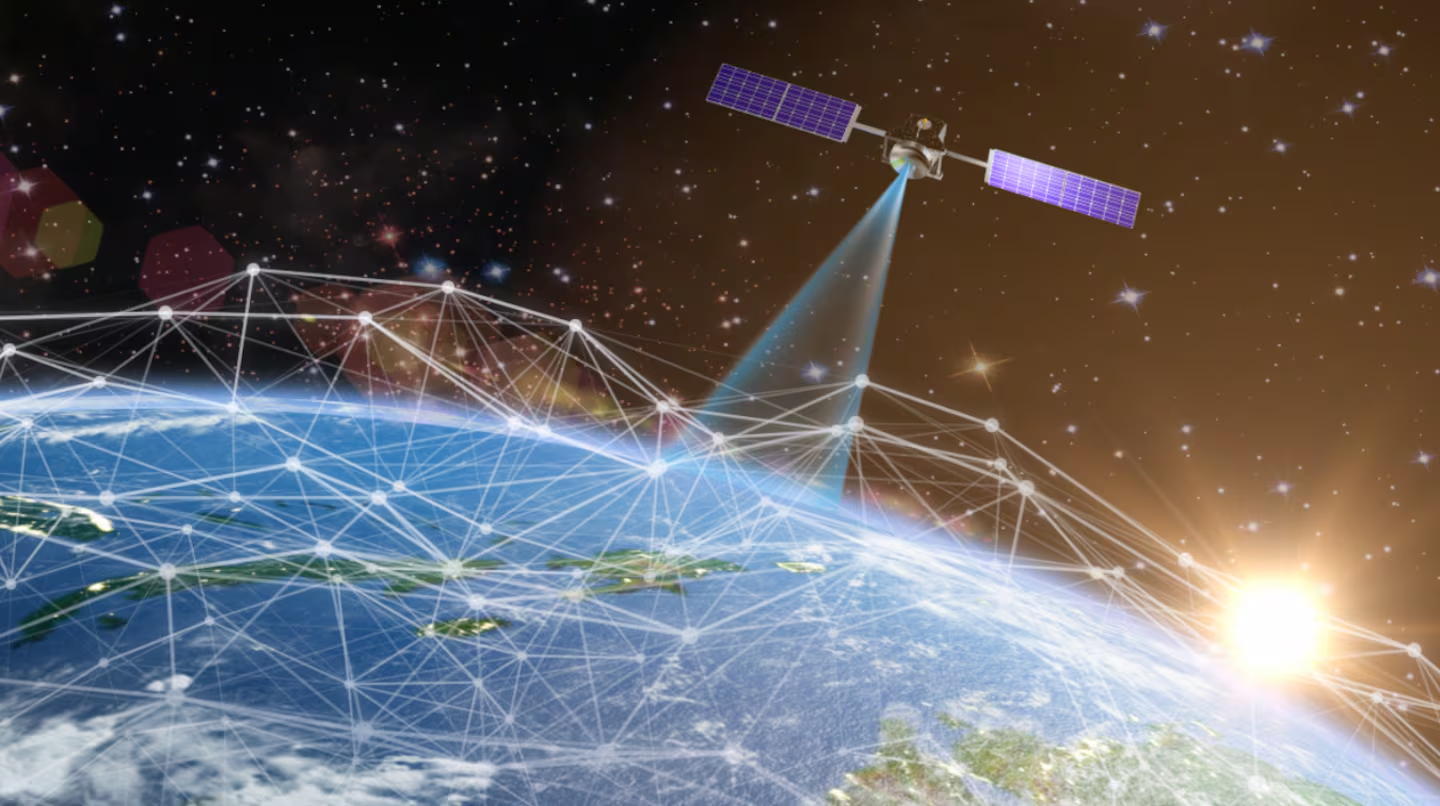 Qué es la computación orbital, la apuesta de las grandes empresas para salvar a la IA